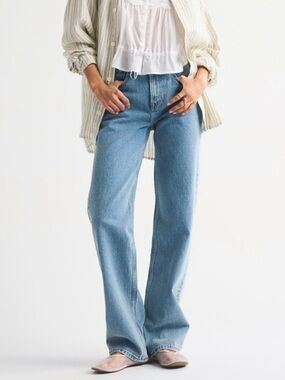 Abercrombie 90’s Curve Love Relaxed Jean - High Rise